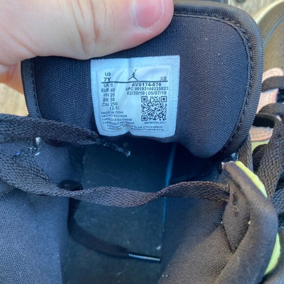 2019 Nike Air Jordan 1 Mid Glow In The Dark Size 7 - Picture 3 of 10